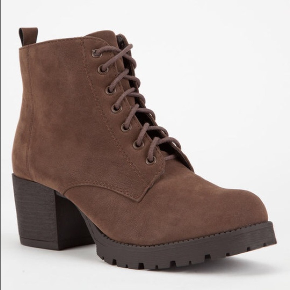 SODA chunky boot. Will not go lower than $5